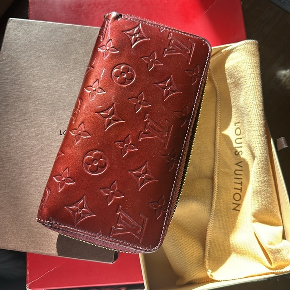 Louis Vuitton Long Organizer Wallet in Burgundy
Authentic - Picture 6 of 6